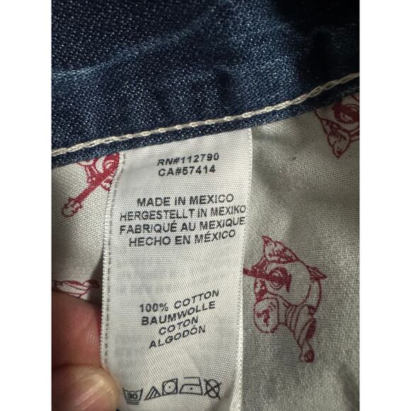 True Religion Straight Cut Cutoff Jorts Size 32 Flag Pocket Distressed - Picture 5 of 6